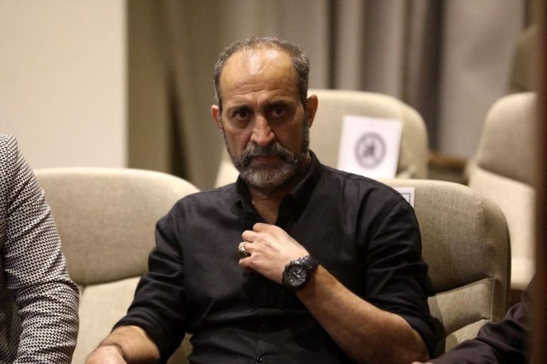 مرد مشکی پوش مشهدی ها به شهرداری نوشهر پیوست